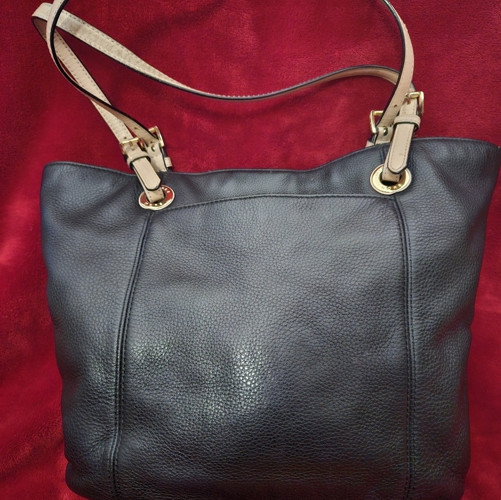 Michael Kors Jet Set Black Leather Tote - Picture 2 of 15